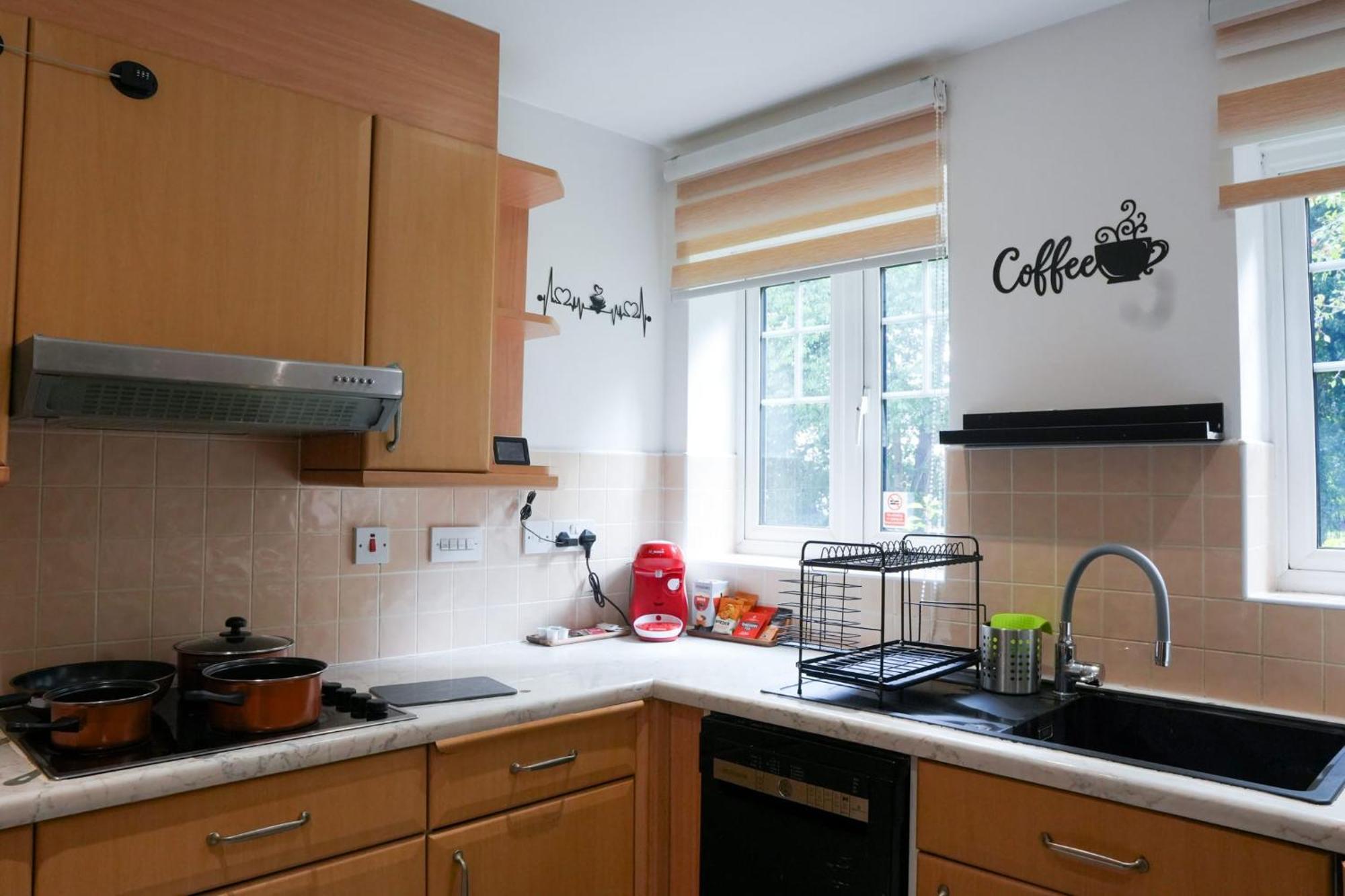 Whole 2-Bed Apartment - Contractors, Professionals, Ulez Free, Free Parking, B'Ham City 10Mins Birmingham Extérieur photo