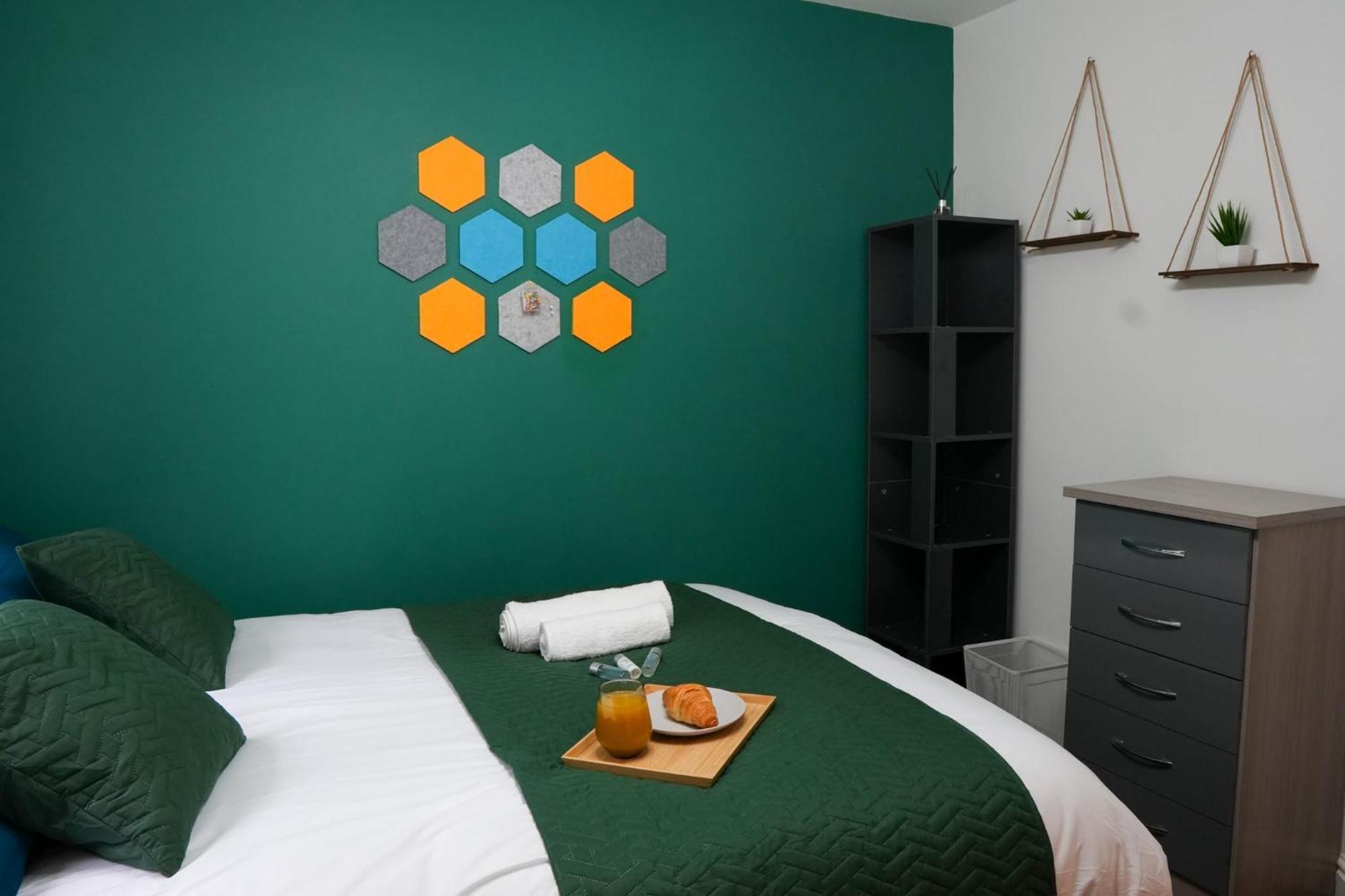 Whole 2-Bed Apartment - Contractors, Professionals, Ulez Free, Free Parking, B'Ham City 10Mins Birmingham Extérieur photo